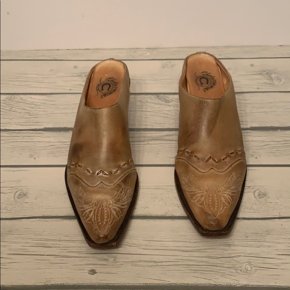 Charlie Horse Mules Sz 9